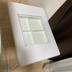 白いローテーブル1000円の画像