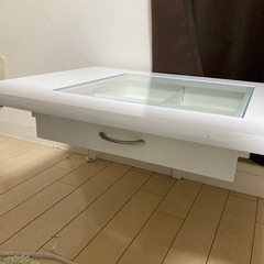 白いローテーブル1000円の画像