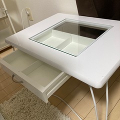 白いローテーブル1000円の画像