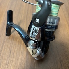シマノ　リール　2500番の画像