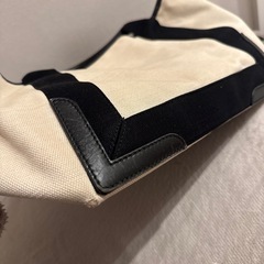 バレンシアガのトートバッグの画像