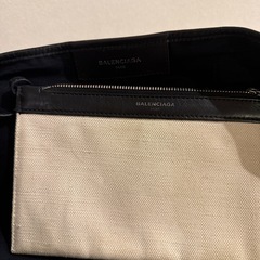 バレンシアガのトートバッグの画像