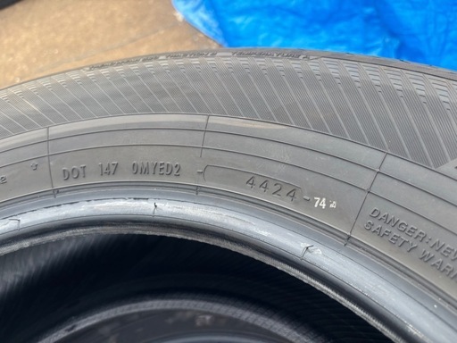 YOKOHAMA 245/70R18 タイヤ 2024年製 バリ山