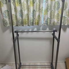 ハンガーラックの画像