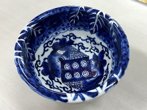 ●骨董品！江戸〜明治前期 伊万里焼「盃洗」染付魚藻文 唐草文様高台鉢　当時の製造技術によるボコボコ感あり！