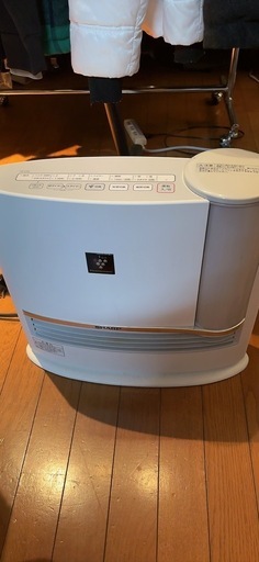和室を整理していただける方無料に致します。シャープ　日本製　2018年製　暖房　　ファン　プラズマクラスター空気清浄機付き　ほぼ未使用