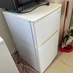 ヤマダ ノンフロン 冷凍 冷蔵庫 YRZ-C09B1 90リットル 2018年製 中古品の画像