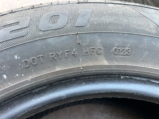 サマータイヤ　195/65R15 HIFLY 4本タイヤのみ
