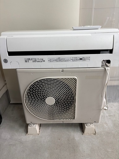 ?東芝の安心エアコン?取付込❄️簡易クリーニング済✨️中古 東芝 TOSHIBA ルームエアコン RAS-G221M（W） 2020年