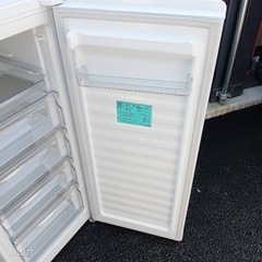 E3J0H4 送料設置無料　ハイアール冷凍庫　138Lの画像