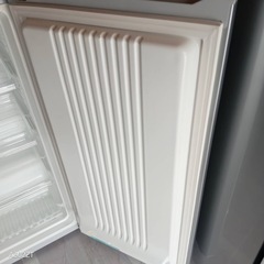 D3B3B8  送料設置無料　ハイアール　冷凍庫　100Lの画像