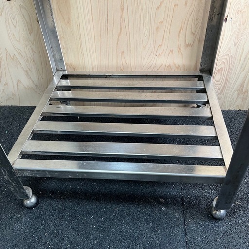 ステンレス作業台 厨房設備 飲食店 調理台 業務用 作業台 W500 D600 H800 中古品 レベル調節可能