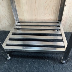 ステンレス作業台 厨房設備 飲食店 調理台 業務用 作業台 W500 D600 H800 中古品 レベル調節可能の画像