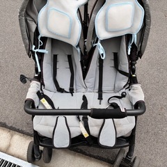 双子ベビーカーの画像