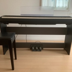 【YAMAHA 電子ピアノ P-85】椅子・ペダル付き／動作OKの画像
