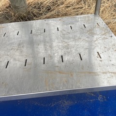 3台あり 2段厨房用品 業務用ステンレス作業台の画像