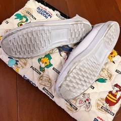 19㎝白上履き＆手作りポケモン上履き入れの画像