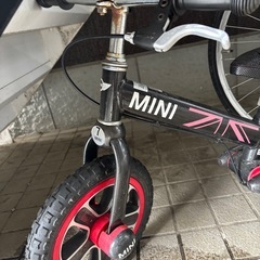 子ども用ペダル無し自転車の画像