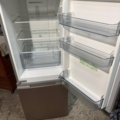 シャープ 冷蔵庫 SJ-D18J-W 幅49.5cm 179L 扉の開閉を左右選べる「つけかえどっちもドア」採用 霜取り不要 の画像