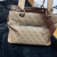 GUESS（ゲス）の画像