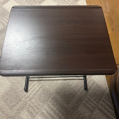 パソコンスタンドや簡単なテーブルとしての画像