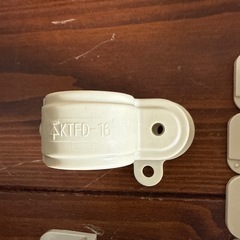 PF管用サドル SF-16J ベージュ 47個 オマケ付きの画像