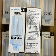 【お取引者様決定】《無料》 未使用 色々な電球💡 まとめて  TOSHIBA MITSUBISHI PHILIPS 豆球 電球 蛍光灯 ランプの画像