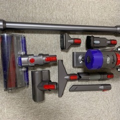 ダイソンv8 sv10セット。バッテリー切れ。他動作未確認。の画像