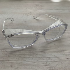 透明のサングラスの画像