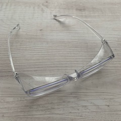 透明のサングラスの画像