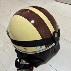 ヘルメット装飾ゴーグル付きの画像