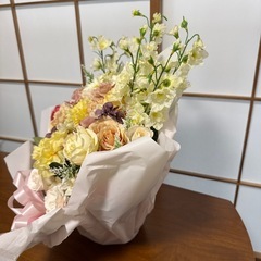 フラワーアレンジメント　造花の画像