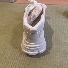 白スニーカーの画像