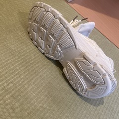 白スニーカーの画像