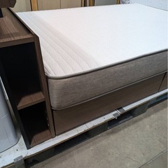 引き出し付きダブルベッドの画像