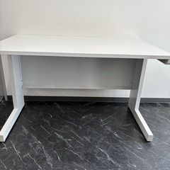 オフィスデスクの画像