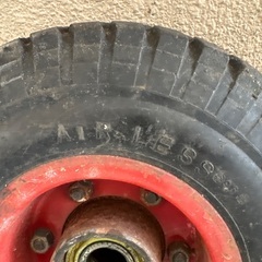 カート、タイヤの画像