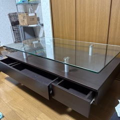 ガラステーブルの画像