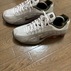 NIKE SHOX  R4の画像