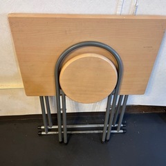 パソコンテーブルとイスの画像