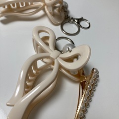 新品未使用　スリーピー　ヘアアクセサリー　ヘアクリップ　４点　リボン　パールの画像