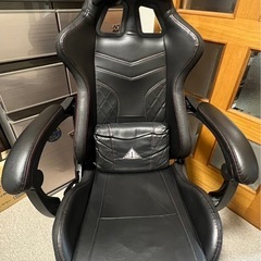 デスク&ゲーミングチェアの画像