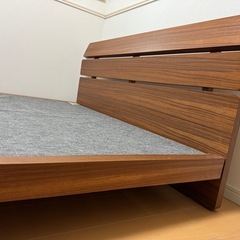 ダブルベッド　フレーム　木目の画像