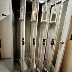 鍵付き　ロッカー　 4人用の画像