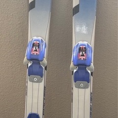 スキー板　ストック付きの画像