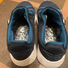 ROXY ストラップ付きスニーカー ネイビー/ブルーの画像