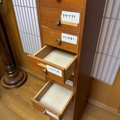 縦長引出し棚の画像