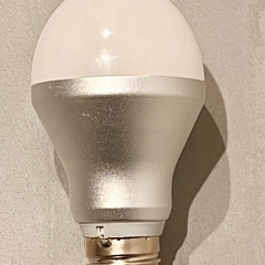 LED電球　50w 電球色　TOSHIBA 新品　の画像