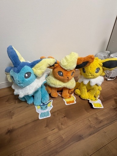 ポケモンセンター　ふわふわ抱きぬいぐるみ　ブースターサンダースシャワーズ