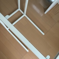 IKEA ガラス製　サイドテーブルの画像